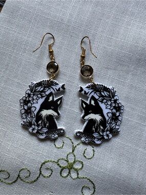 Black & White Fox Floral Drop Earrings - Unbranded